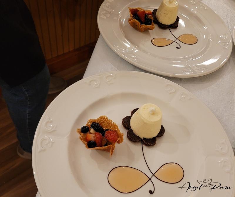 Dessert tartlet with ice cream